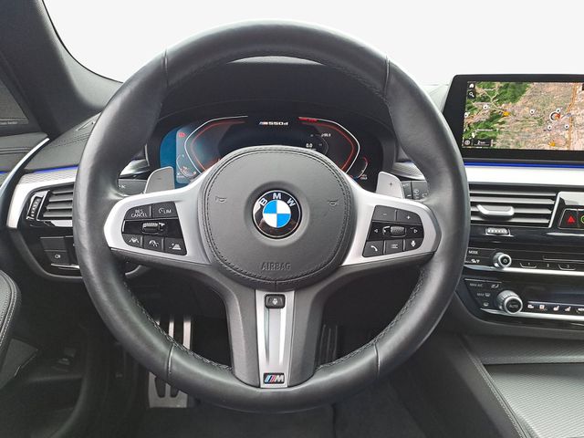 BMW M550d xDrive Touring Ferngesteuertes Parken DAB