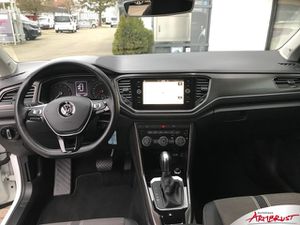 VW T-Roc T-Roc Style 1.5 TSI 110 KW DSG7 Bluetooth Navi LED Klima el. Fenster