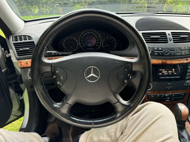 MERCEDES-BENZ E 240