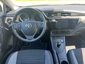 TOYOTA Auris Touring Sports