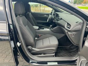 OPEL Insignia 2.0 D Business Aut. Navi+Led+Ahk+Sz