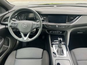 OPEL Insignia 2.0 D Business Aut. Navi+Led+Ahk+Shz