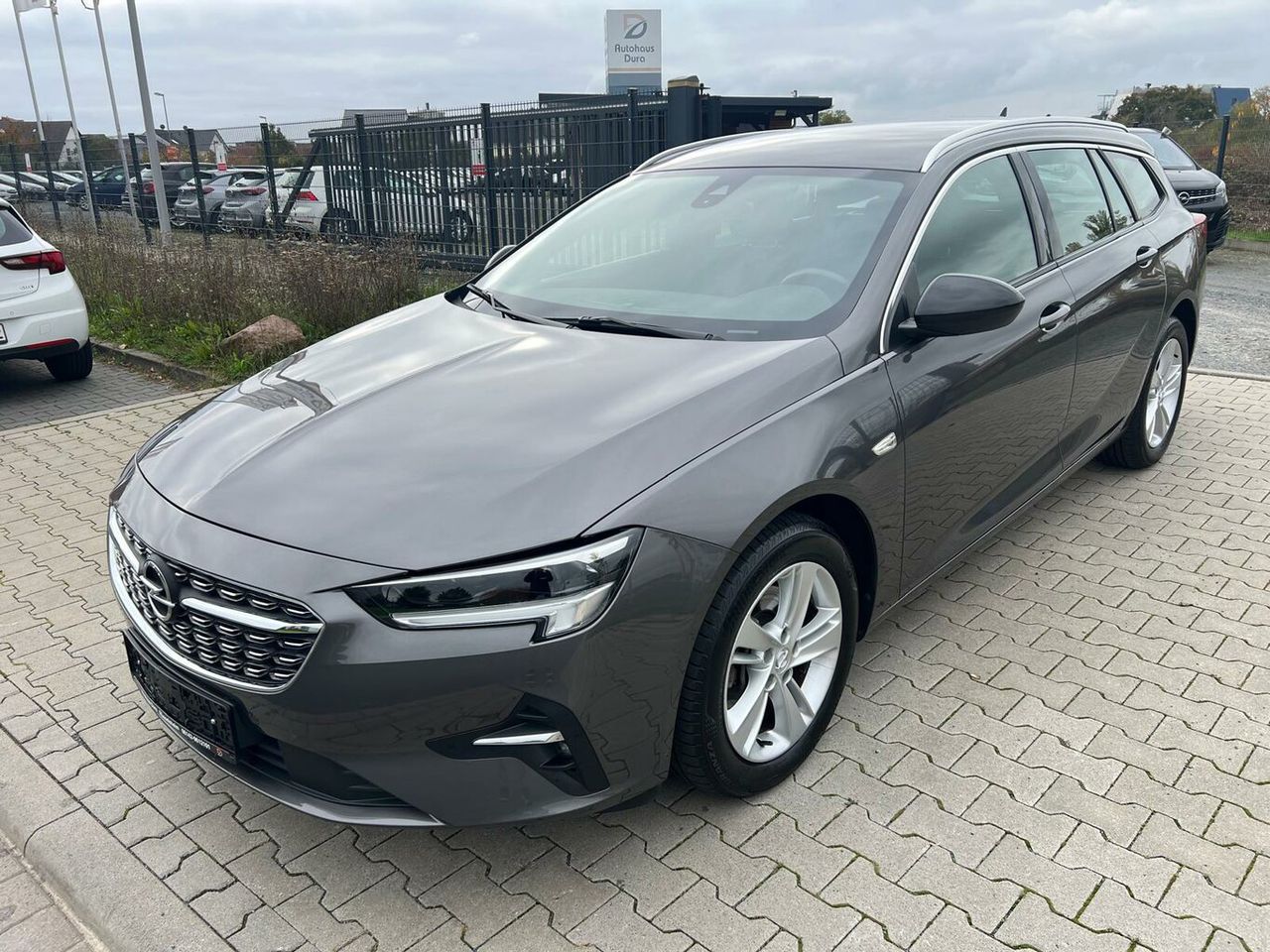 OPEL Insignia 2.0 D Business Aut. Navi+Led+Ahk+Shz