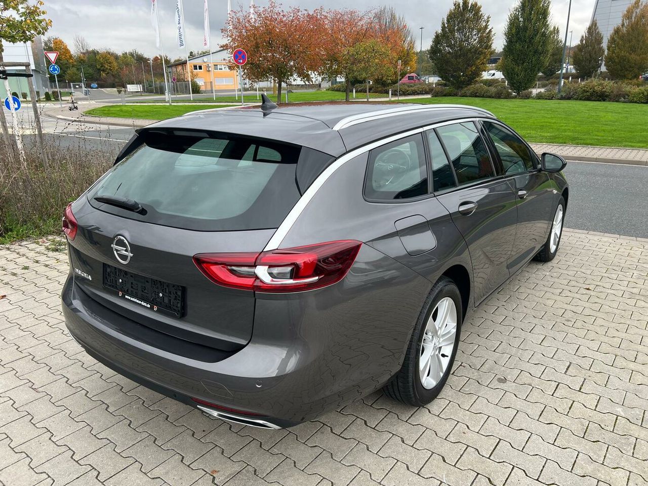 OPEL Insignia 2.0 D Business Aut. Navi+Led+Ahk+Shz