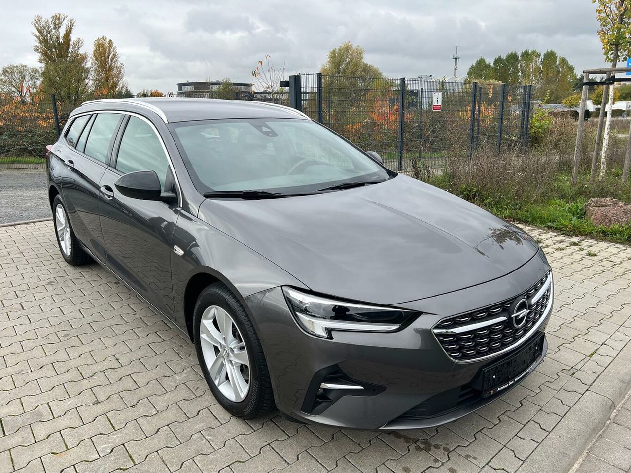 OPEL Insignia 2.0 D Business Aut. Navi+Led+Ahk+Shz