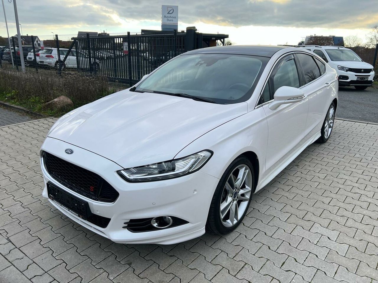 FORD Mondeo 2.0 EcoBoost Titanium Aut. Navi+Led+Leder