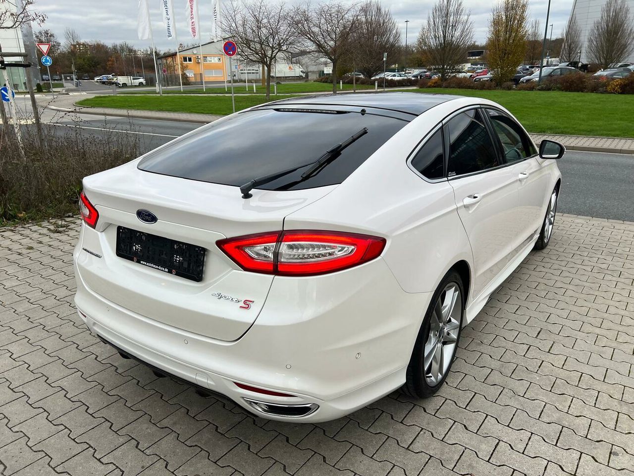 FORD Mondeo 2.0 EcoBoost Titanium Aut. Navi+Led+Leder