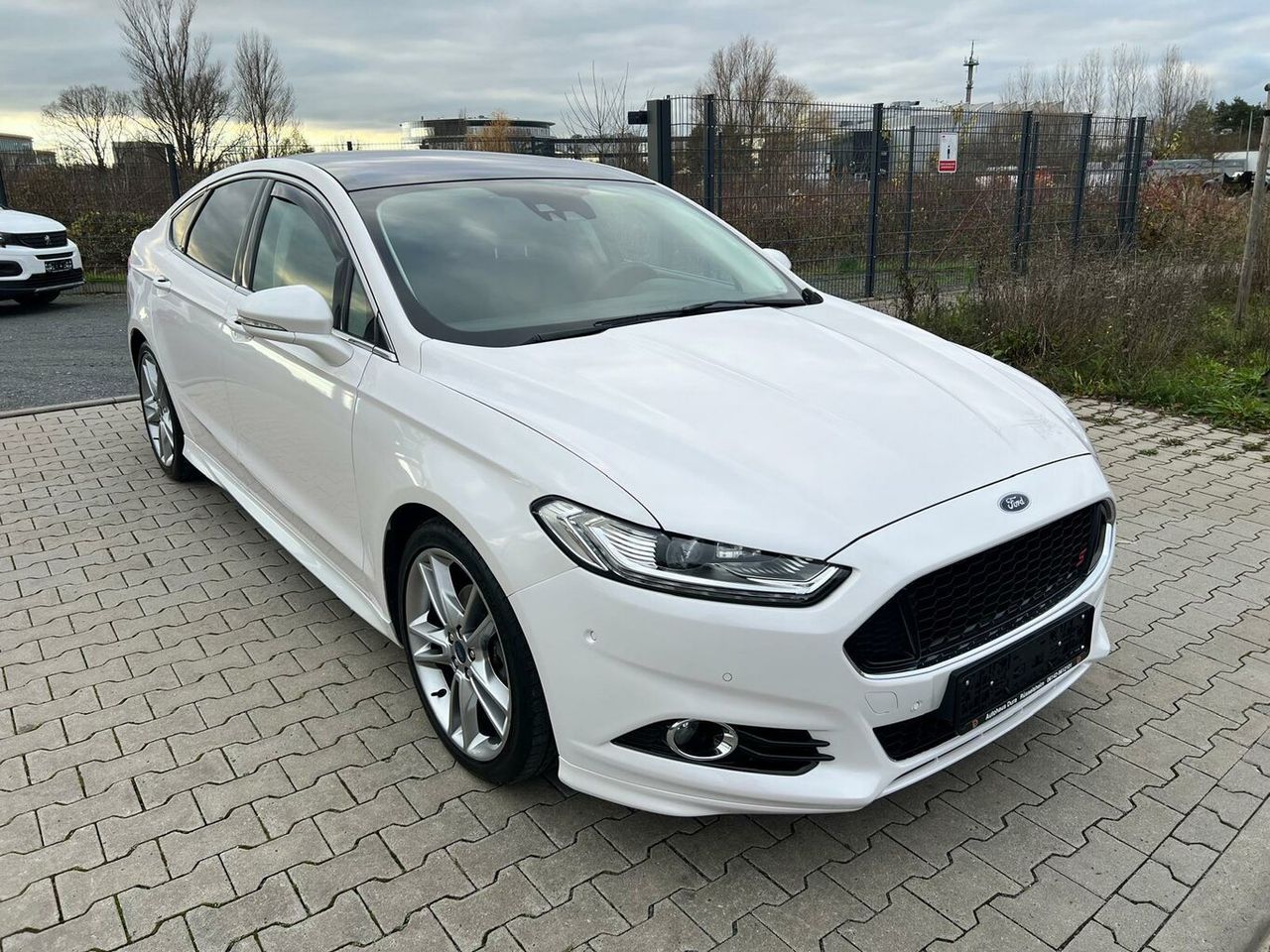 FORD Mondeo 2.0 EcoBoost Titanium Aut. Navi+Led+Leder