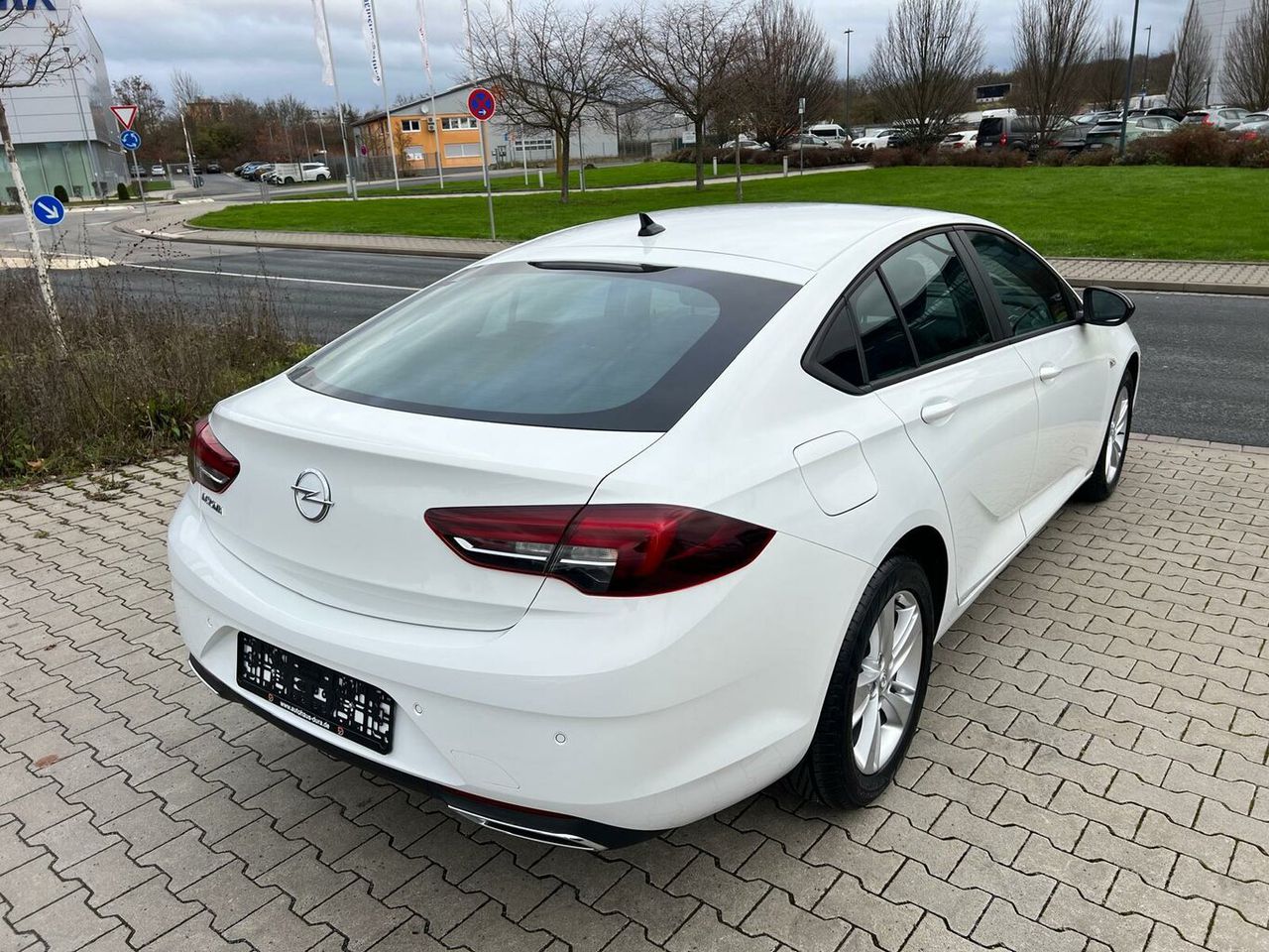 OPEL Insignia 2.0 D Business Edition Aut. Navi+Led