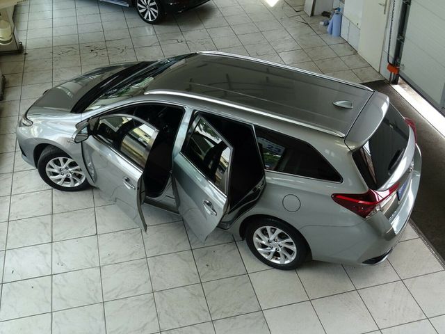 TOYOTA Auris Touring Sports