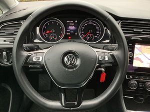 VW Golf VII 1.4 TSI Highline ACC LED Navi SHZ PDC