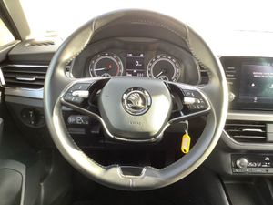 SKODA Kamiq 1.0 TSI Clever ACC LED APP SHZ PDC