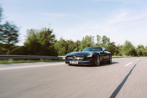 MERCEDES-BENZ SLS AMG Coupe - Deutsch 1. Hand Carbon