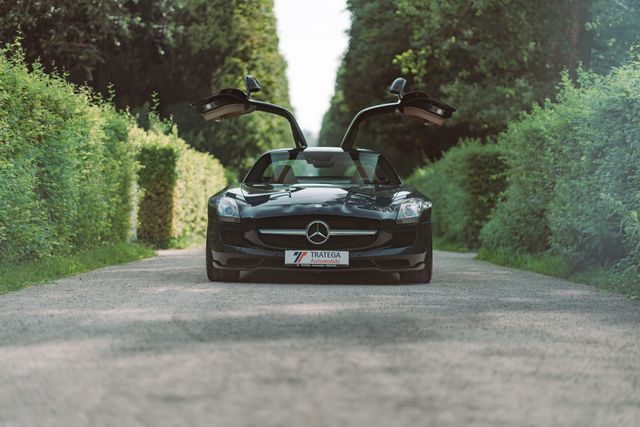 MERCEDES-BENZ SLS AMG Coupe - Deutsch 1. Hand Carbon