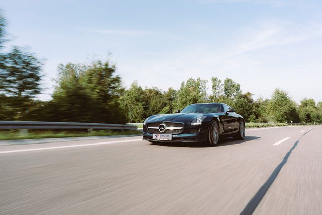 MERCEDES-BENZ SLS AMG Coupe - Deutsch 1. Hand Carbon