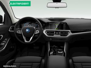 BMW 330e xDrive Touring Sport Line HiFi DAB WLAN