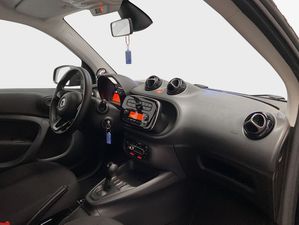 SMART fortwo coupe EQ ''Blacky'' Allwetter Reifen smart fortwo electric drive