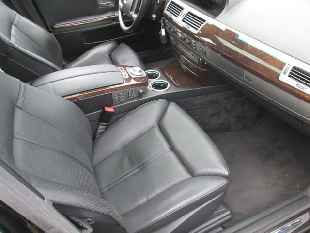 BMW 745