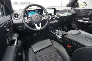 MERCEDES-BENZ GLB 220