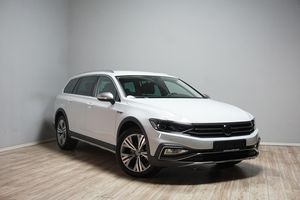 VW Passat Variant Alltrack 4Motion IQ-Light/AHK/ACC