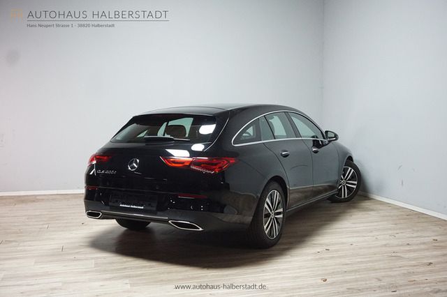 MERCEDES-BENZ CLA 200 Shooting Brake