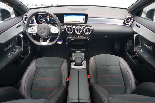 MERCEDES-BENZ CLA 220