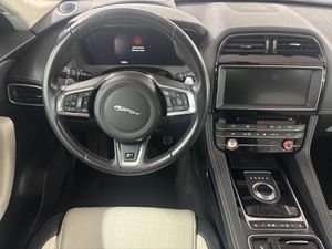 JAGUAR F-Pace DC*NAVI*STHZ*LED*CAM*HEAD-UP*DAB*UVM*