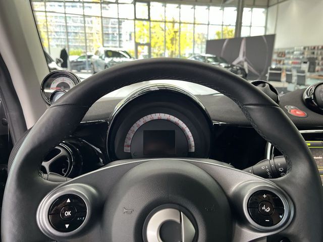 SMART fortwo coupe EQ prime 22KW JBL+Media Exclusiv Pano