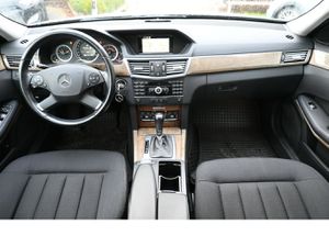 MERCEDES-BENZ E 200 T CGI BE *Elegance* Autom Klimaaut Navi