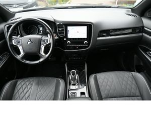 MITSUBISHI Outlander 2.4PHEV*Plus Spirit*4WD Plug-In Hybrid