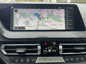 BMW 118i Sport Line Head-Up DAB LED WLAN Pano.Dach