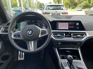 BMW 330e