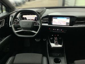 AUDI Q4 50 e-tron quat S line Matrix ACC Pano HuD AHK