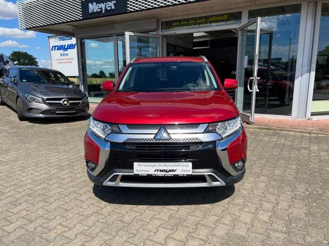 MITSUBISHI Outlander ACTIVE 2WD Active 2WD