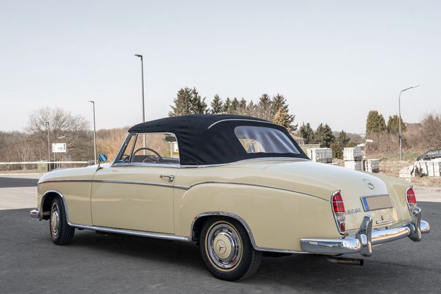 Mercedes-Benz Ponton 220 SE Cabriolet