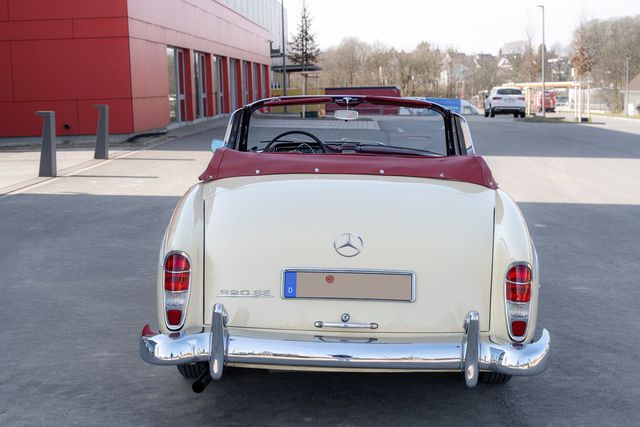 Mercedes-Benz Ponton 220 SE Cabriolet