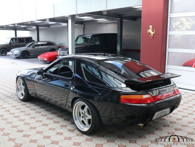 PORSCHE 928 GTS