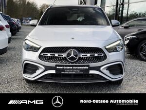 MERCEDES-BENZ GLA 180 AMG Kamera Distro Pano Sitzheizung LED