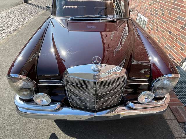 Mercedes-Benz 230 W111 230 S Heckflosse *** Schweizimport