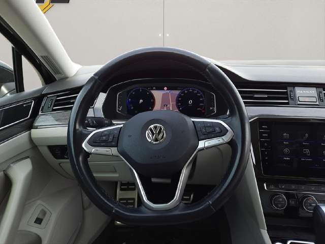 VW Passat Variant