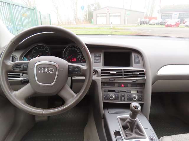 Audi A6 2.4 *nur 63 TKM*1.Hand*Scheckheft*Xenon*Navi*PDC*