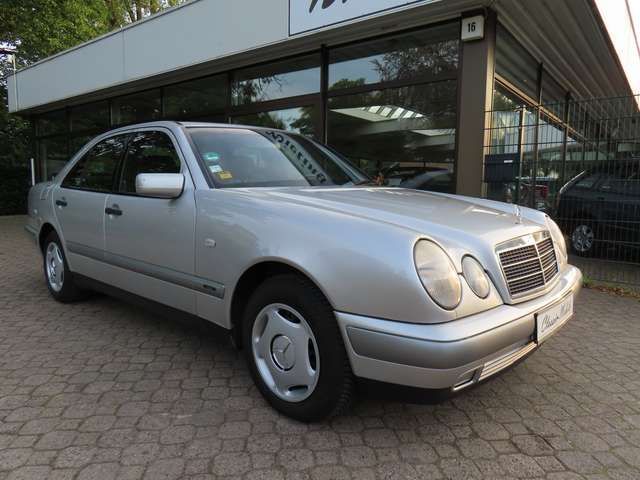 Mercedes-Benz E240 640w