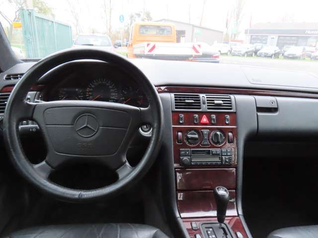 Mercedes-Benz E300