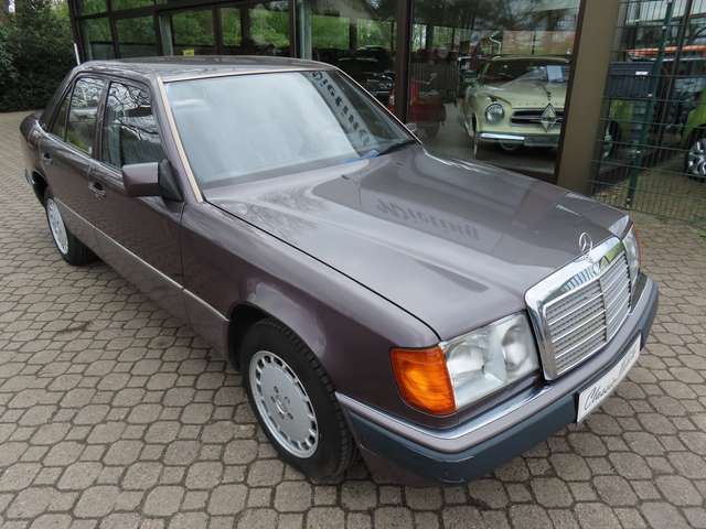 Mercedes-Benz E200