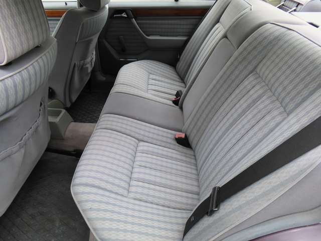 Mercedes-Benz E200 D W124 *H-Kennzeichen*HU neu*Klima*5-Gang*3.Hand*