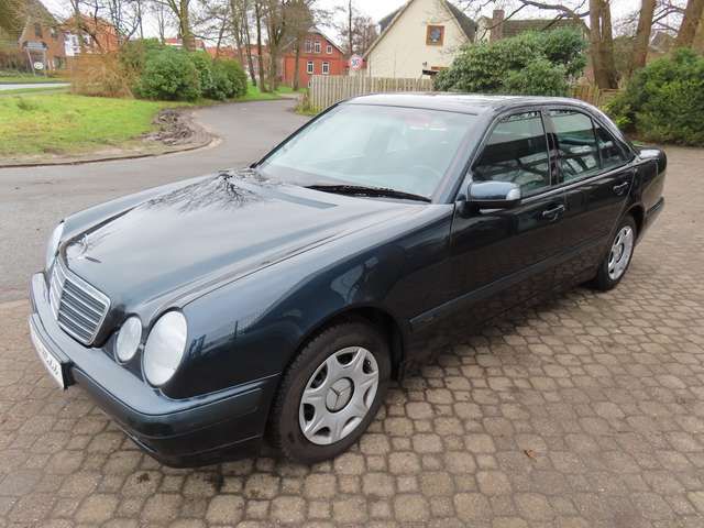 Mercedes-Benz E200 Classic W210 *nur 81 TKM*1.Hand*Klima*6-Gang*SHZ*