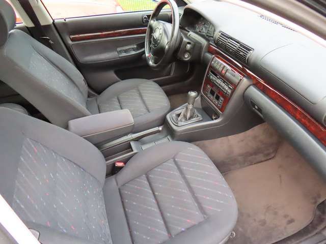 Audi A4 2.6 *1.Hand*Scheckheft*HU a.W. neu*Klimaautom.*eSD