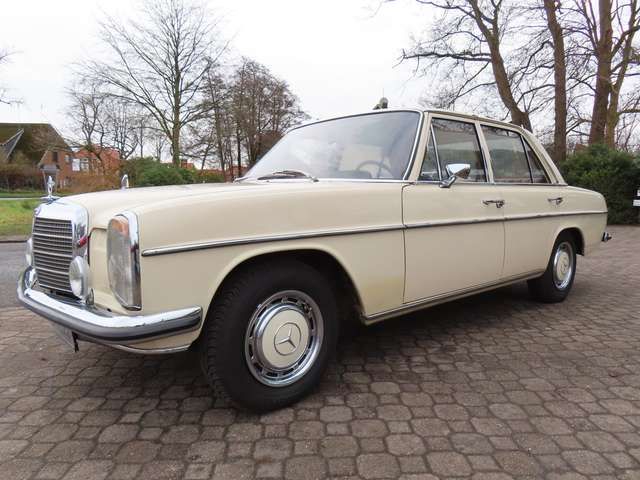 Mercedes-Benz 200 D /8 W115 *1.Hand*HU a.W. neu*Pappbrief*MB-Tex*