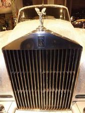 Rolls-Royce Cloud als einmalige kristalline  mobile Skulptur