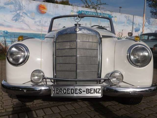 Mercedes-Benz 300 Adenauer Cabrio